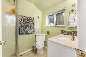 Additional dwelling's bathroom