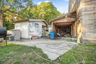 Another storage shed behind the barn