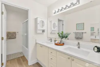 Double sinks in primary bathroom