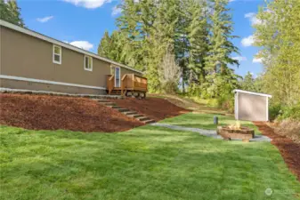 Beautiful Newly Landscaped Lawn. The Well Head is covered with an exterior-rated insulated canvas bag. (industry standard for protecting the well head from colder temperatures... not everyone does this, but they should!)