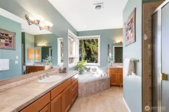 Enjoy the spa-like experience of this roomy ensuite, with large soaking tub, shower, and double vanity.