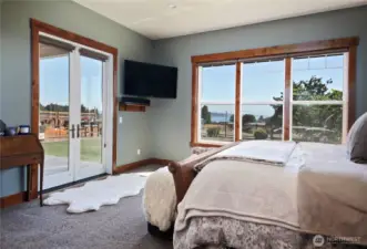 Main House Primary Bedroom