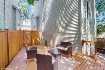 Huge Deck Overlooking Greenbelt & Wildlife Reserve