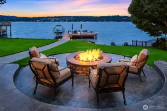 The ideal venue for reminiscing about a fun day on the lake and celebrating life on the lake with bubbles at sunset!