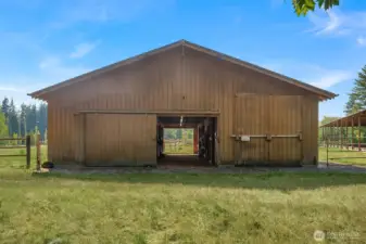 49x42 4 stall barn with hay loft & shavings storage