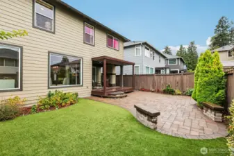 Fully fenced back yard w/paver patio