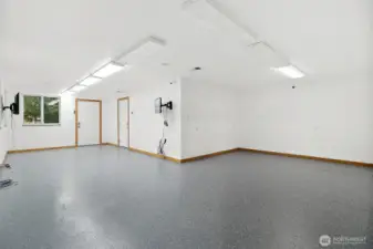 Nice sized office space.