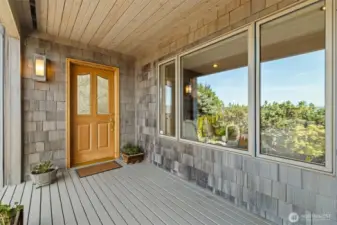 Inviting front patio