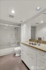 Full main floor bathroom