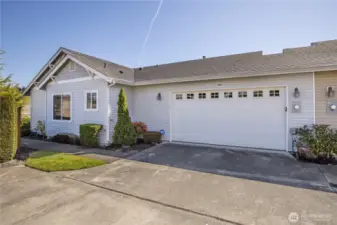 Single-level condo in Pemberton Creek