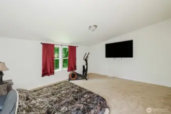 Vaulted ceilings in here too!