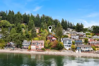A Three Tree Point dream home. You are going to love living here. Two public beach access points in the neighborhood are just up the road and the Three Tree Point Store is a destination for many (new tenant coming soon).