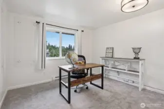 Guest Room / Office 1