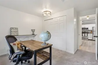 Guest Room / Office 2