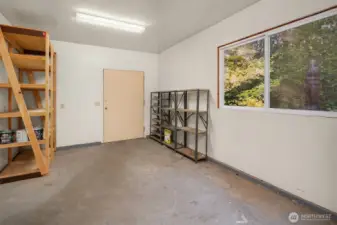 Woodshop/storage space off of garage