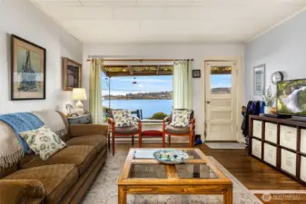 Large Picture Window Makes even a rainy day a nice day on the beach.