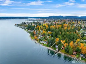 So close to downtown Manette, Bremerton Marina and Seattle Ferry Terminal