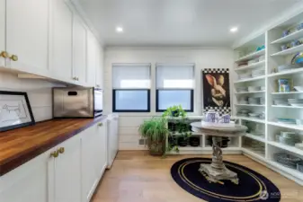 Butler Pantry - Lots of Extra Storage