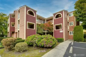 Top floor, corner unit in sammamish Waterway