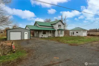 3 bed, 1.75 bath w/ garage & shop!