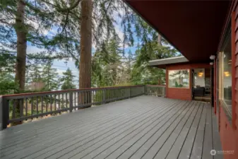 Looking towards the living room door to the deck.