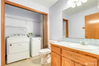 1/2 bath and utility closet