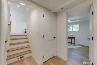Lower level landing
