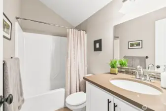 Full bath on third floor!