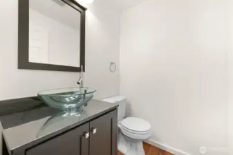 Main floor 1/2 bath