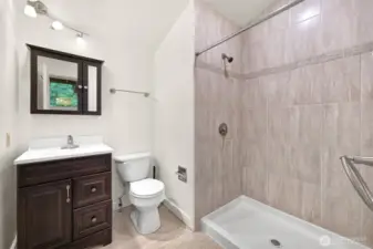 Upper floor 3/4 bathroom