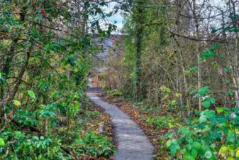 Direct path to Sammamish River Trail.