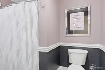 Bathroom with shower/tub