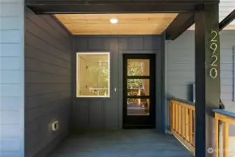 Covered hardiplank deck & entry