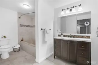 Main Flr Master Bath