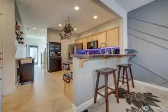 Eat-in kitchen with breakfast bar