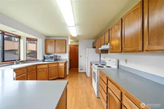 6551 Kitchen.