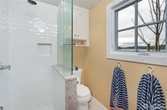 3/4 bath in boathouse.