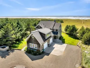 Serene, comfortable beach side luxury. 100 ft of waterfront, to the Seashore Conservation Line, with Accretions.