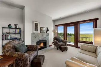 Cozy den, prospect and refuge! with propane fireplace