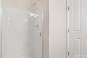 bath 1st fl