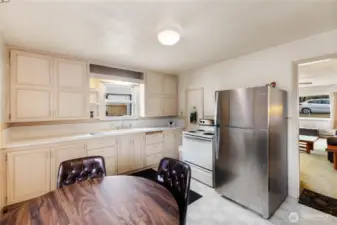 Kitchen w/eating space