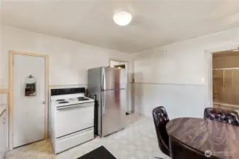 Kitchen w/eating space