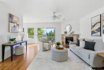 Open-concept living with stunning easterly views of Lake Sammamish and the Cascades.