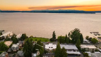 Directly across from Marsh Park, 5 min walk to downtown Kirkland.