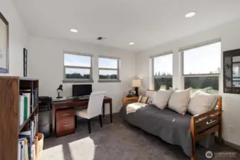 Second guest bedroom overlooking the golf course.