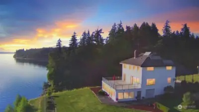 Entertain on the lawn or upper deck