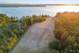(1600x75 grass landing strip)