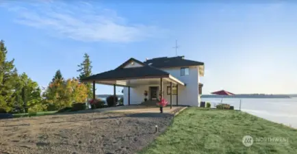 Lots of space for gatherings & entertaining!