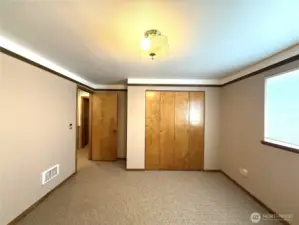 3rd lower bedroom