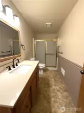 Lower 3/4 Bath